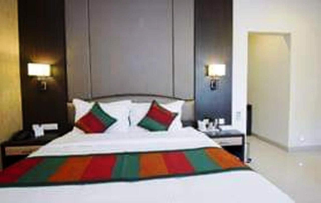 Hotel Siddharth Palace Jaipur Ngoại thất bức ảnh